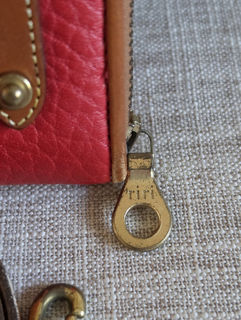 Dooney & Bourke Vintage AWL All Weather Leather Crossbody Wallet, Red ♥️ - Picture 3 of 11